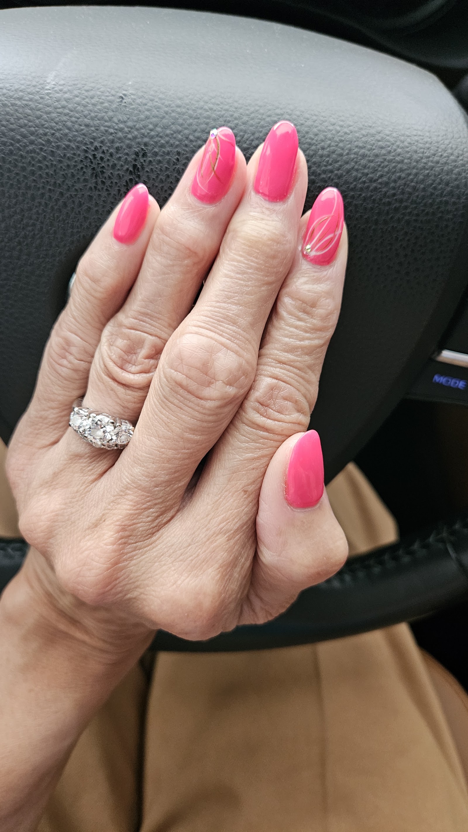 Unwind Nails & Beauty logo